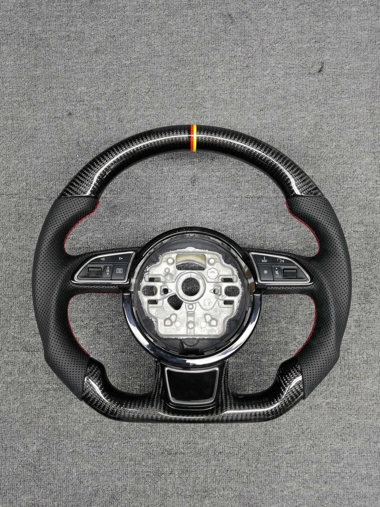 Any year Audi A3 A5 A7 A4 A6 Q3 Q5 Q7 A1 RS3 S4 S5 TT custom carbon fiber steering wheel